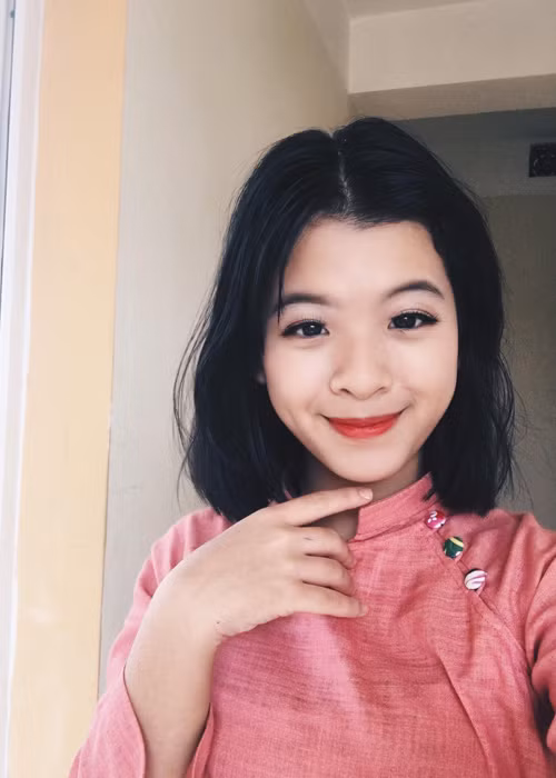 Hồng Khanh được khán giả biết đến nhiều hơn kể từ khi tham gia chương trình Giọng hát Việt nhí 2013. (Ảnh: FBNV)