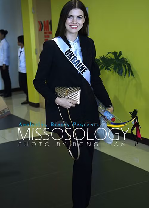 Top 12 Miss Universe 2016 theo dự đoán của Missosology kết thúc với đại diện Ukraine - Alena Spodynyuk. Cô được nhận xét sở hữu nét đẹp Đông Âu cổ điển.