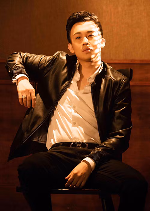 Khi về Việt Nam, vào năm 2009, Dương Triệu Vũ nhanh chóng có các hoạt động âm nhạc như: tung album “Mãi mãi bên em” và tổ chức liveshow "Thiên thần trong đêm", "Thiên thần và sinh viên", “Thiên thần và người tình” với Đàm Vĩnh Hưng…(Ảnh: FBNV) 