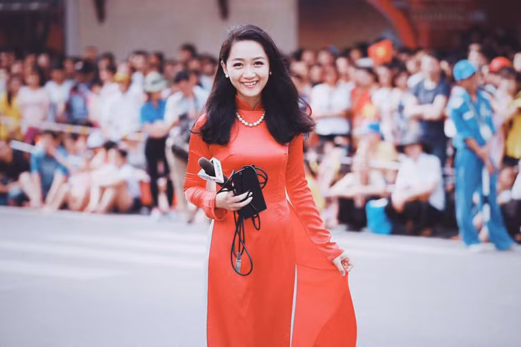 Ve hut hon cua 8X thay the BTV Van Anh o thoi su 19h-Hinh-8