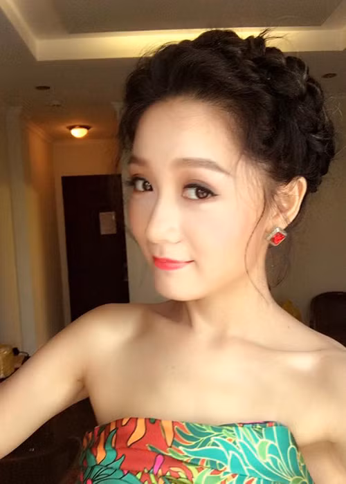 Ve hut hon cua 8X thay the BTV Van Anh o thoi su 19h-Hinh-5