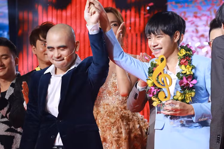 Chan dung tan quan quan Sing My Song mua dau tien-Hinh-2