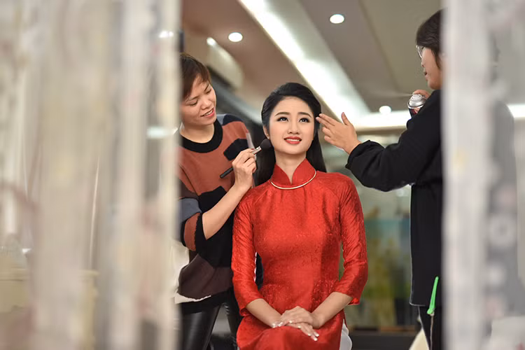 Sáng nay (ngày 9/1), Hoa hậu Thu Ngân và doanh nhân Doãn Văn Phương tổ chức lễ ăn hỏi, xin dâu tại Hải Phòng.