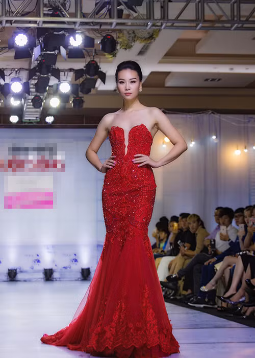 Sau Hoa hậu Thế giới người Việt 2010, Thùy Linh tham gia cuộc thi Siêu mẫu Việt Nam 2010 và về thứ hai chung cuộc. (Ảnh: Facebook nhân vật) 