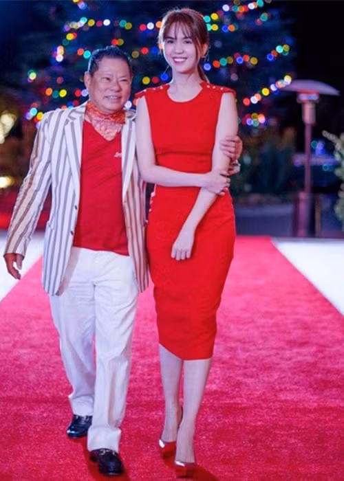 Soi gu thoi trang an y cua Ngoc Trinh - Hoang Kieu