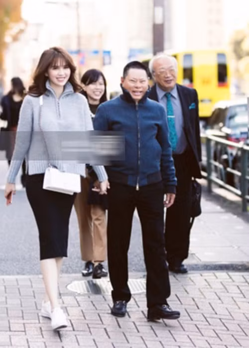 Soi gu thoi trang an y cua Ngoc Trinh - Hoang Kieu-Hinh-10