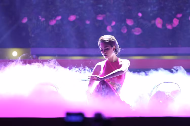 Không ít lần thẳng thắn tâm sự về scandal trước đây nhưng đây là lần đầu tiên Hoàng Thùy Linh chia sẻ trực tiếp câu chuyện của mình trên sân khấu. 