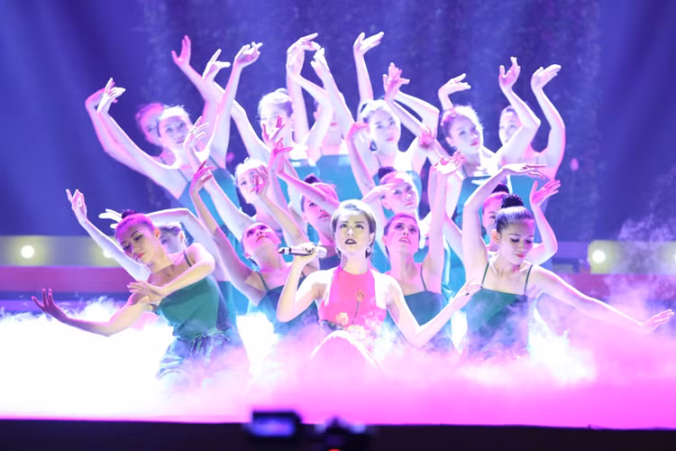 Ngoài MV của năm, Hoàng Thùy Linh còn ẵm giải Top 20 bài hát của năm với ca khúc “Bánh trôi nước” tại Vpop 20 Awards 2016. 