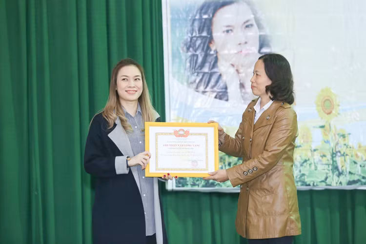 My Tam thuc trang dem chuan bi qua Tet cho nguoi ngheo-Hinh-12