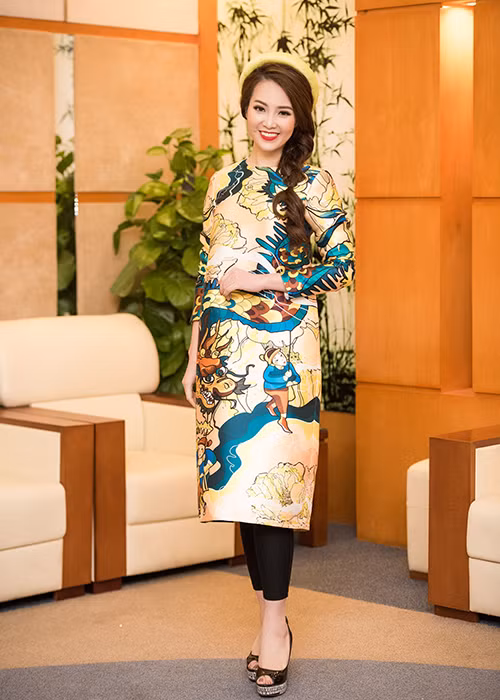 Được biết, buổi ghi hình đầu tiên của chương trình "Gặp gỡ diễn viên truyền hình 2017" được dẫn dắt bởi Á hậu Thụy Vân.