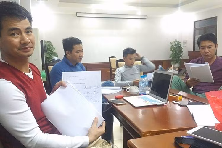 Xuân Bắc tỏ ra khá bức xúc bởi trong lúc tập luyện căng thẳng anh bị làm phiền bởi những cuộc gọi chào mời mua bất động sản. (Ảnh: Facebook Xuân Bắc)