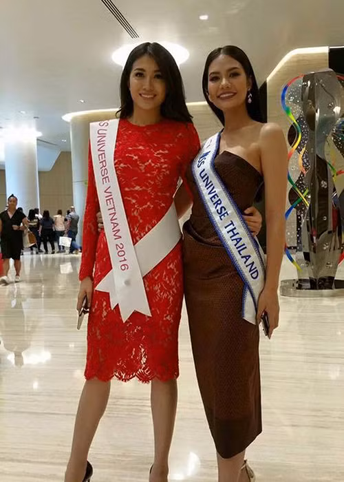 Khi chính thức tham gia cuộc thi Miss Universe năm nay, hai người đẹp bất ngờ được xếp chung một phòng. (Ảnh: NVCC)
