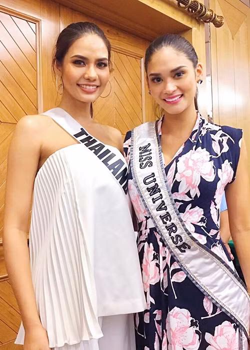 Người đẹp Chalita Suansane tự tin đọ sắc cùng đương kim Hoa hậu Pia Wurtzbach. (Ảnh: Instagram nhân vật)