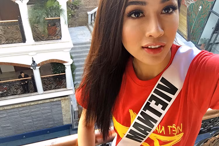 Rạng sáng ngày 17/1, Lệ Hằng cùng đoàn người đẹp di chuyển bằng máy bay đến thành phố Cebu nhằm tham dự hoạt động trình diễn trang phục áo tắm.