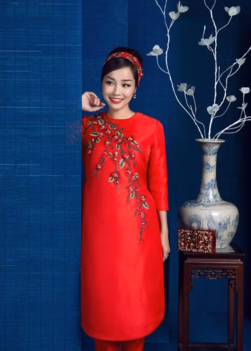 Diễn viên Minh Hương đón Tết 2017 bằng bộ ảnh thời trang. (Ảnh: Khám phá)