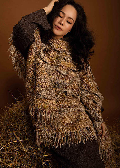 Bộ ảnh Nhật Kim Anh được thực hiện bởi nhiếp ảnh gia Tiên Nguyễn với sự hỗ trợ của ê-kíp gồm: stylist Tân Đà Lạt, trang điểm Phúc Nghĩa, làm tóc An Võ - Quỳnh Anh, trang phục NTK Quỳnh Anh Cao.