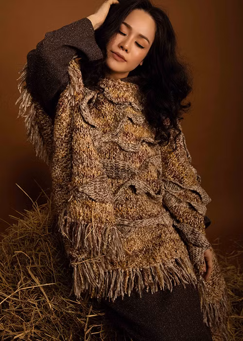 Bộ ảnh Nhật Kim Anh được thực hiện bởi nhiếp ảnh gia Tiên Nguyễn với sự hỗ trợ của ê-kíp gồm: stylist Tân Đà Lạt, trang điểm Phúc Nghĩa, làm tóc An Võ - Quỳnh Anh, trang phục NTK Quỳnh Anh Cao.