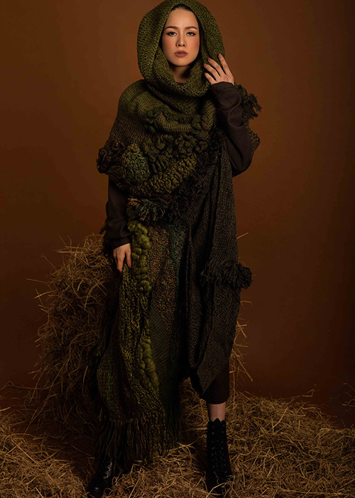 Sau thời gian dài tạm gác sự nghiệp nghệ thuật để chăm lo gia đình, Nhật Kim Anh đã trở lại và vừa tung MV cổ trang “Hát một khúc ca”.