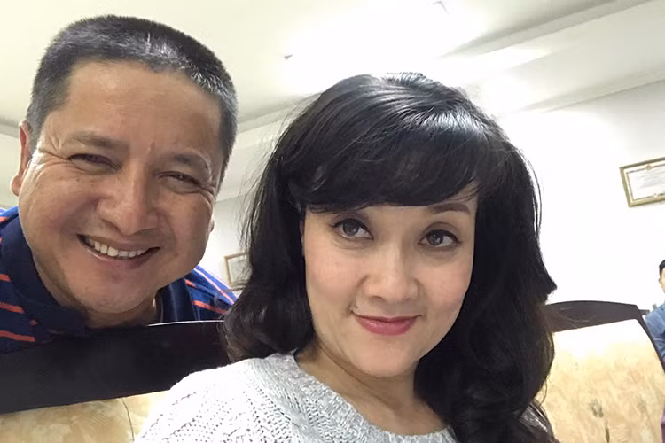 Chí Trung đang băn khoăn chọn: Sơn Tùng MTP trẻ trung, Thu Minh bốc lửa, Noo Phước Thịnh đẹp trai, Lệ Quyên trữ tình hay Đông Nhi quyến rũ. (Ảnh: Facebook Chí Trung)