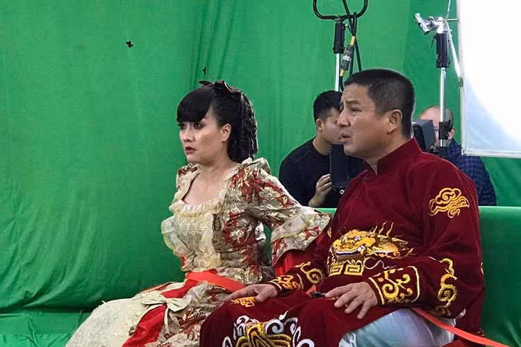 Chí Trung còn chia sẻ trong buổi tập chiều ngày 4/1, đạo diễn Đỗ Thanh Hải muốn anh sẽ hát để trình bày với Ngọc Hoàng. Hiện tại, nam nghệ sĩ chưa biết chọn phong cách nào. (Ảnh: Facebook Chí Trung)