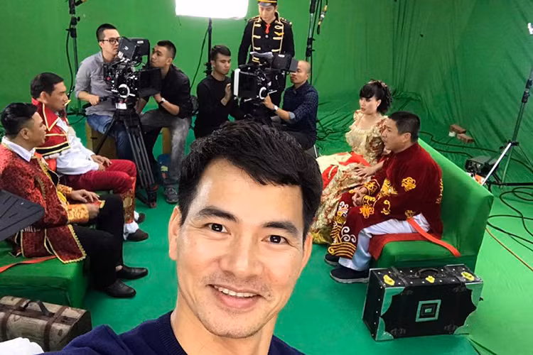 Chiều ngày 4/1, các nghệ sĩ tham gia Táo quân 2017 đã có buổi quay ngoại cảnh cho chương trình. Đáng chú ý, loạt ảnh hậu trường đã hé lộ trang phục của một số Táo. (Ảnh: Facebook Chí Trung)