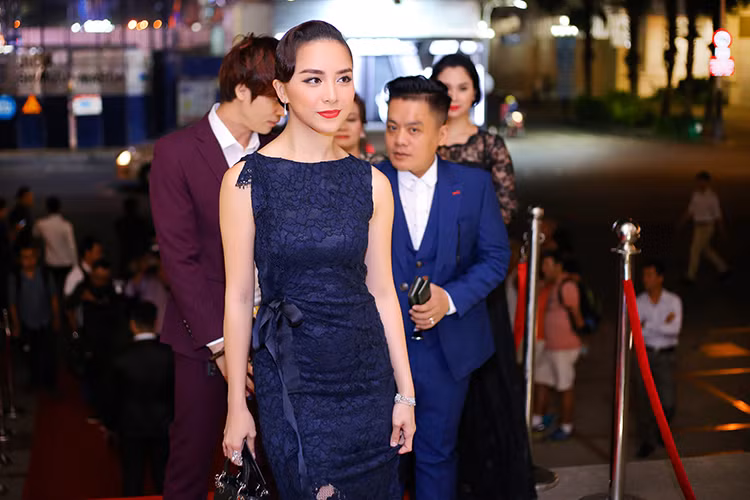 Mới đây, Á hậu Thiên Lý đã đến tham dự lễ vinh danh “Người phụ nữ của năm” do một tạp chí tổ chức thường niên. 