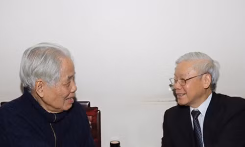 Tong Bi thu chuc tho nhan dip dong chi Do Muoi tron 100 tuoi