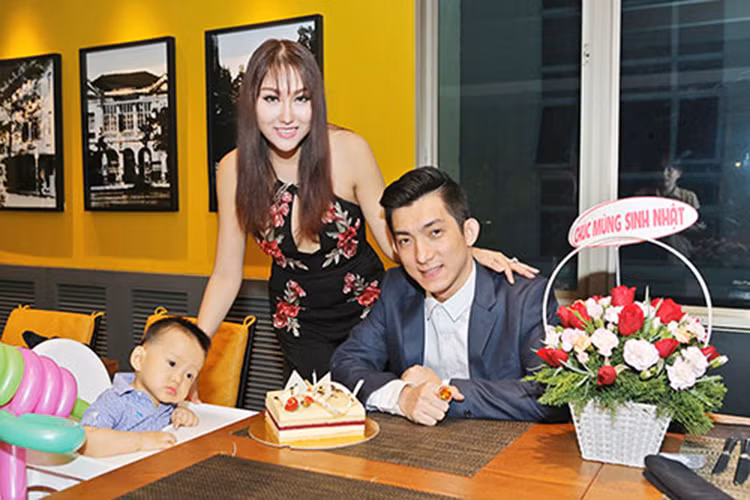 Trong bức tâm thư gửi vợ trên trang cá nhân, Bảo Duy cho biết anh chủ động viết đơn ly hôn vì muốn vợ đạt được những gì cô muốn. Theo lời Bảo Duy, khi đề nghị chia tay, bà xã đã vui vẻ đồng ý. (Ảnh: Khám Phá)