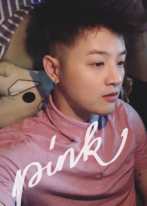 Đến ngày 6/2, Thanh Duy bị quấy rối nặng nề khiến nam ca sĩ không kìm nén được cảm xúc. “Tôi gần như bị quấy rối tình dục hàng ngày. Việc này không ổn chút nào và hoàn toàn kinh khủng”, anh viết.