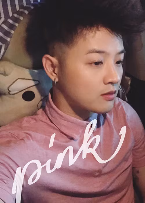 Đến ngày 6/2, Thanh Duy bị quấy rối nặng nề khiến nam ca sĩ không kìm nén được cảm xúc. “Tôi gần như bị quấy rối tình dục hàng ngày. Việc này không ổn chút nào và hoàn toàn kinh khủng”, anh viết.