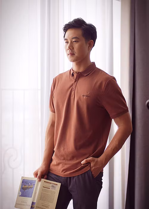 Trong cuộc phỏng vấn trên Điện ảnh Việt Nam, nam diễn viên cho biết, khi bảo lưu việc học, anh ở nhà chạy xe tải, định bỏ nghề diễn nhưng rồi được mời ra Hà Nội diễn và bị đam mê cuốn đi.