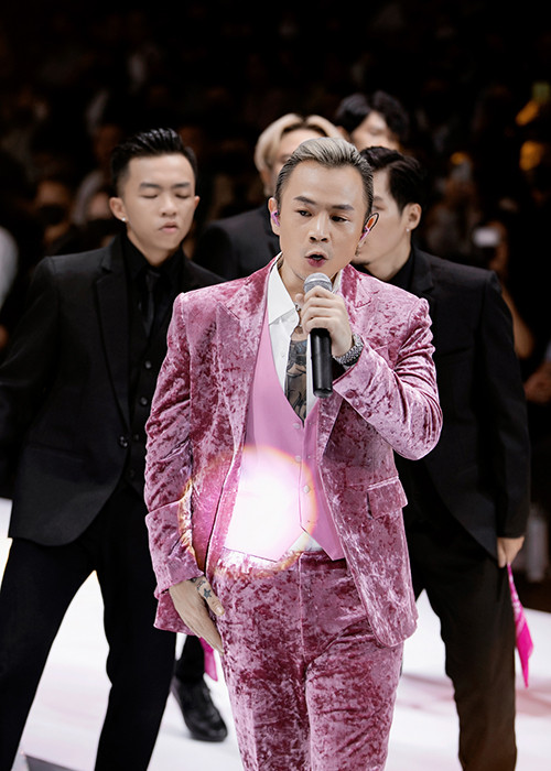 Màn “tương tác” giữa Châu Bùi và Binz diễn ra ngắn ngủi nhưng cũng đủ khiến dàn khách mời phấn khích.