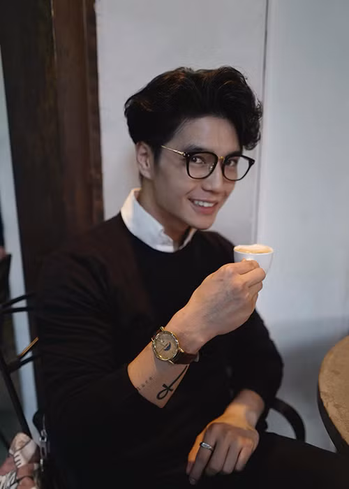 Sau tin đồn hẹn hò Ngô Thanh Vân, chàng doanh nhân trẻ nhận được sự chú ý của nhiều khán giả.