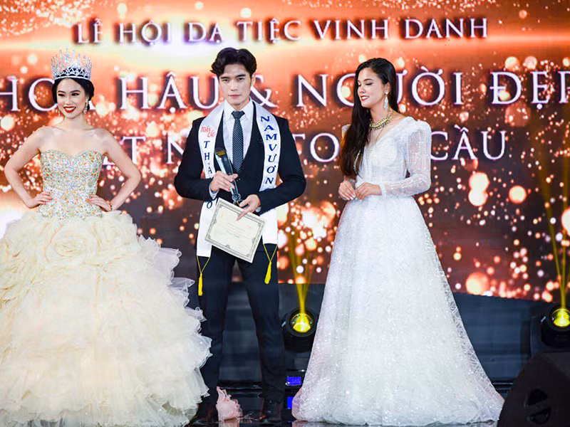 Năm 2018, Huy Trần từng đoạt giải nam vương một cuộc thi.