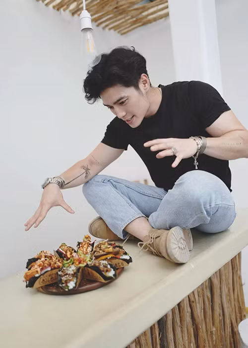 Huy Trần có đam mê thời trang và ẩm thực.