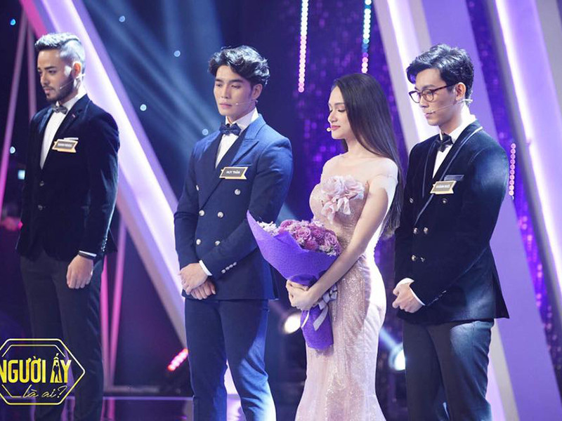 Huy Trần bắt đầu gây chú ý khi được Hương Giang chọn hẹn hò trong chương trình Người ấy là ai năm 2019. Tuy nhiên, thời điểm đó, anh đang hẹn hò Thảo Nhi.