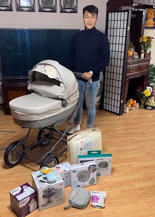Vợ chồng Kỳ Hân mua sắm nhiều đồ sơ sinh dành cho con trai thứ hai.