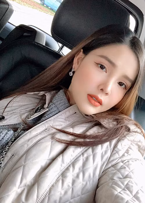 Nữ người mẫu khoe nhan sắc mặn mà trong tuần thứ 39 của thai kỳ.