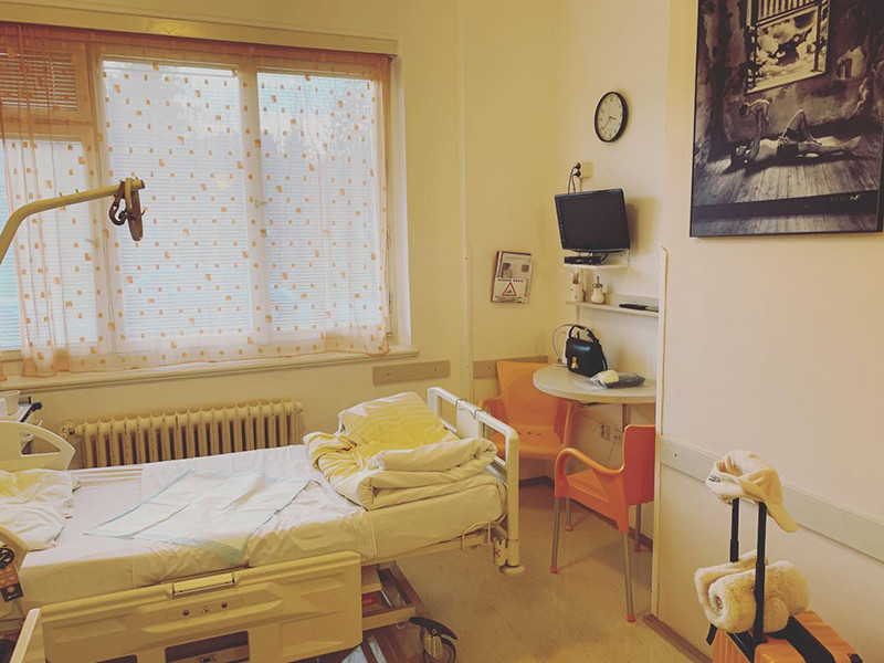 Kỳ Hân cho biết, vì COVID-19, ông xã của cô chỉ vào phòng sinh khi cô chuẩn bị lâm bồn.