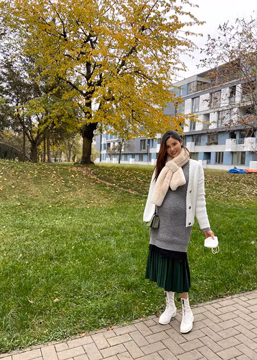 Kỳ Hân bay sang CH Czech để nhà chồng tiện chăm sóc giai đoạn bầu bí. Trong khi đó, ông xã cô tập luyện, thi đấu ở Việt Nam.