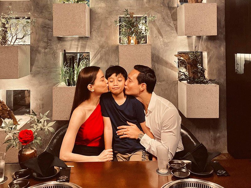 Dịp Lễ tình nhân, Hà Hồ khoe ảnh bên Kim Lý và con trai cưng.