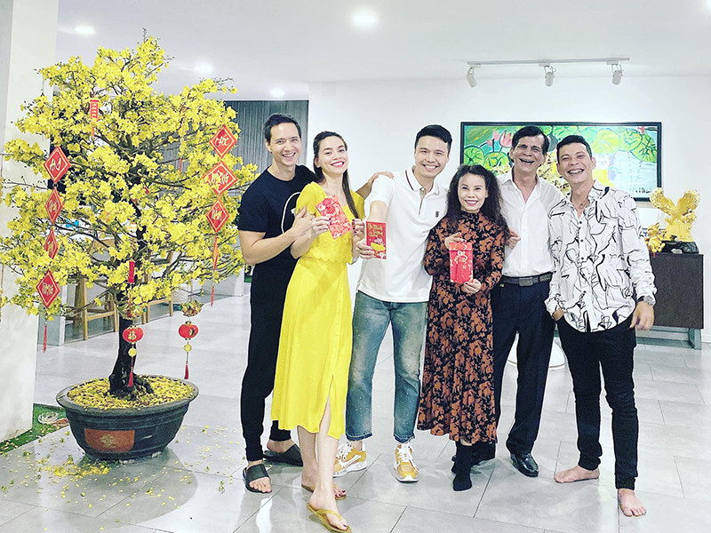 Trong năm 2020, Hồ Ngọc Hà và Kim Lý không rời nhau nửa bước.