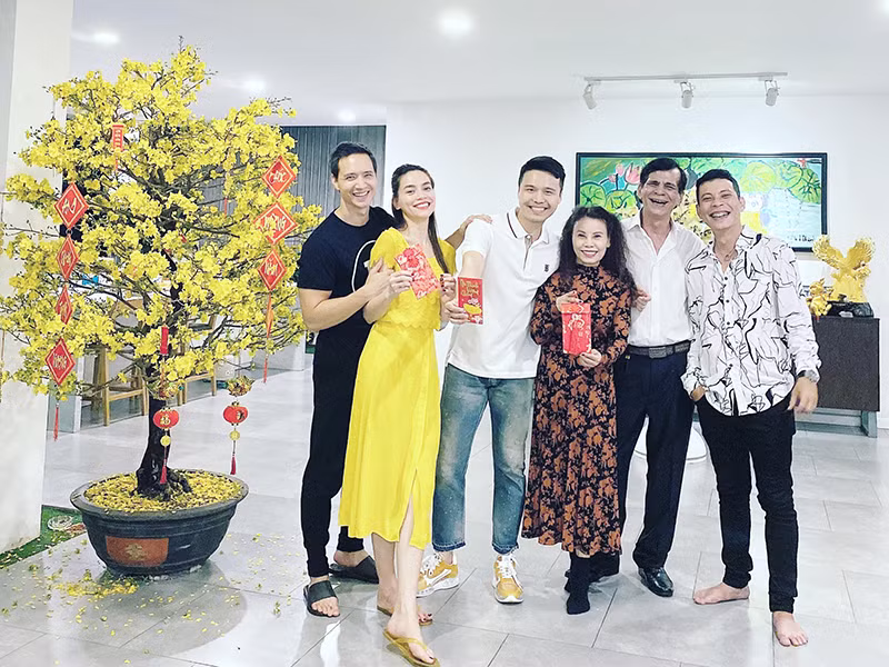 Trong năm 2020, Hồ Ngọc Hà và Kim Lý không rời nhau nửa bước.