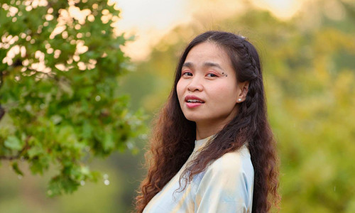 Danh ca Le Thu phai cap cuu o My vi mac COVID-19-Hinh-3