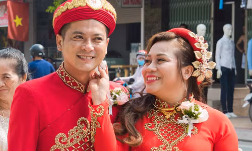 Vo cu Hoang Anh noi gi khi bi to tung danh mang chong?