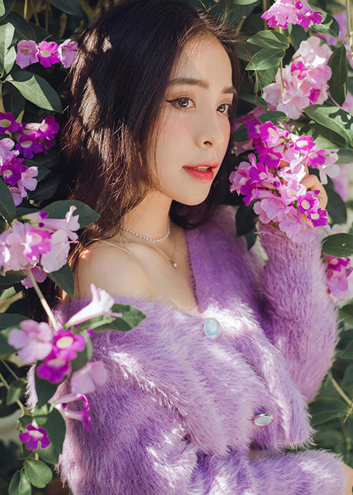 Sở hữu thân hình nhỏ nhắn, cao 1m55, nặng 44kg, nhưng Trần Vân vẫn rất thu hút ánh nhìn nhờ khuôn mặt xinh xắn. Ngoài đời, nữ diễn viên phim “Nhà trọ Balanha” mặc khá gợi cảm.