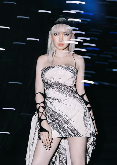 Châu Bùi cũng là một trong những mỹ nhân Đinh Sửu. Khác với Hiền Hồ hay Khả Ngân, cô là một gương mặt fashionista Việt có nhiều thành tích trong làng thời trang vài năm trở lại đây.