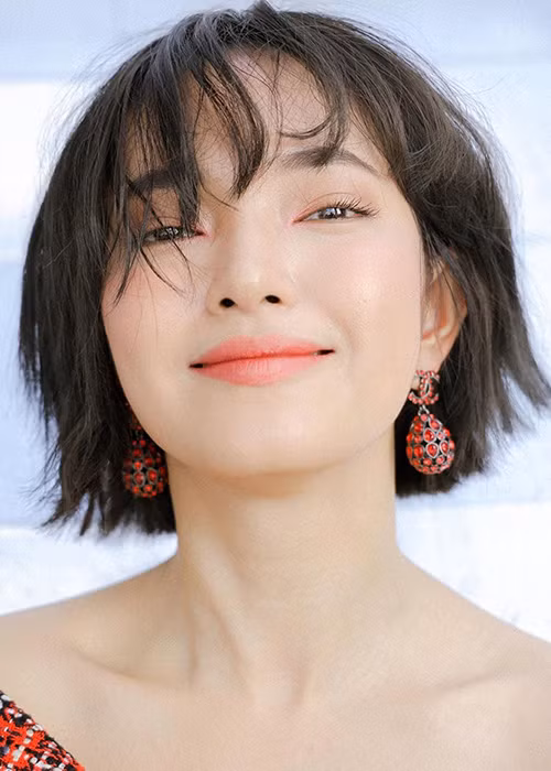 Châu Bùi sở hữu gương mặt đẹp lạ, "không góc chết" cùng vóc dáng thon gọn. Nhan sắc của chân dài sinh năm 1997 từng được trang QQ của Trung Quốc khen là Song Hye Kyo bản Việt.