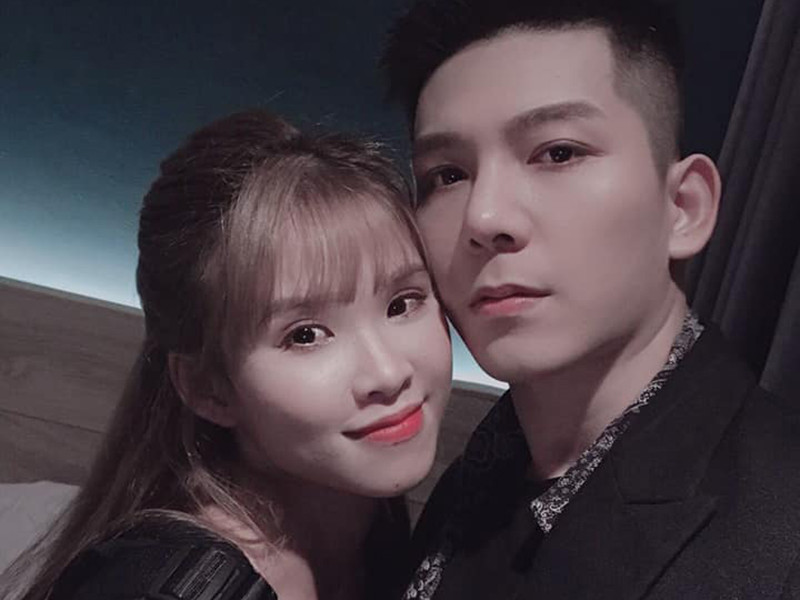 Hồi tháng 9/2020, cặp đôi đáng yêu nhất của showbiz Việt đã hé lộ căn penthouse của mình. Căn hộ có tổng diện tích tới 300m2 với nội thất tối tân và sang trọng.