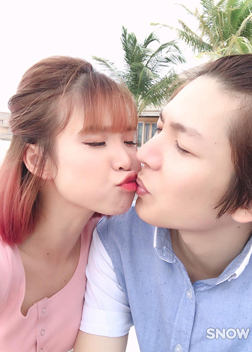 Khởi My - Kelvin Khánh kết hôn năm 2017. Vợ chồng cô thống nhất không sinh con vì cả hai ở với nhau đã tăng động, chí chóe nên có con chắc sẽ sinh chuyện.